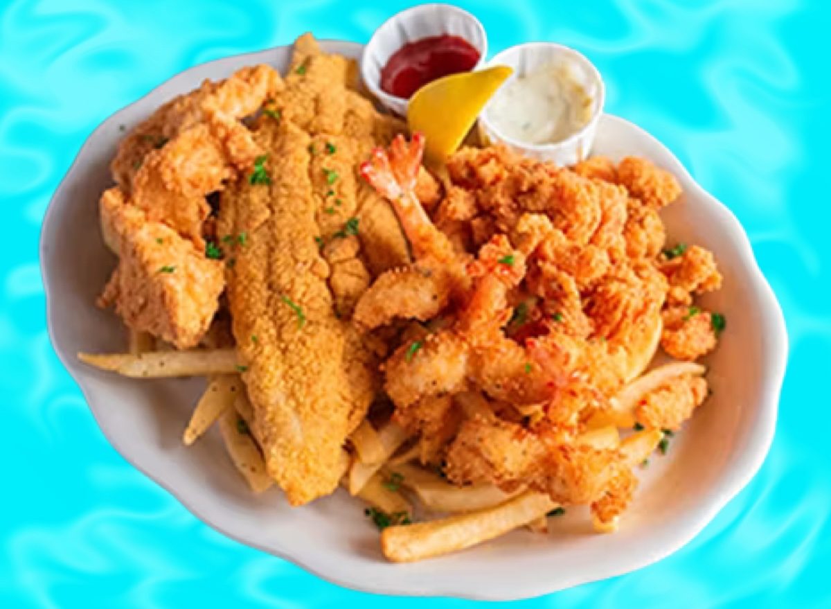 Chain Restaurants With the Best Seafood Platters, According to Chefs